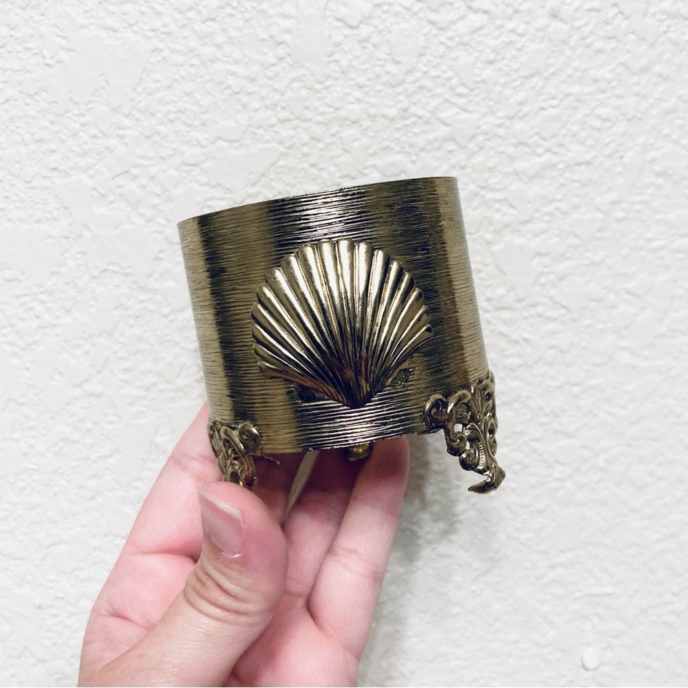 Vtg StyleBuilt Seashell Soap Bottle holder Gold MCM Hollywood Regency Coastal